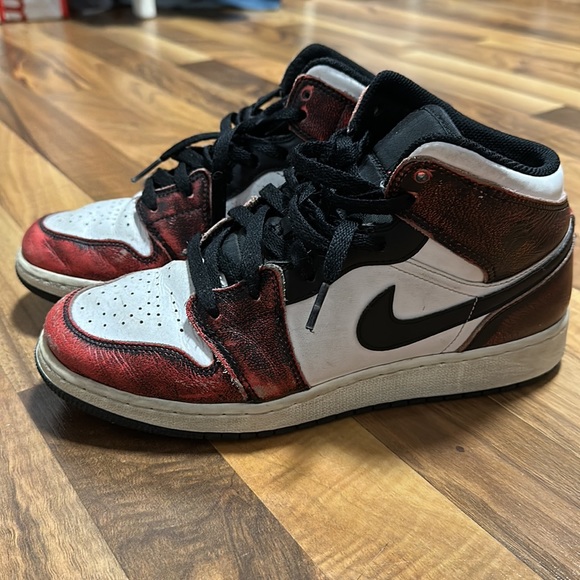 Air Jordan Mids - Picture 2 of 7